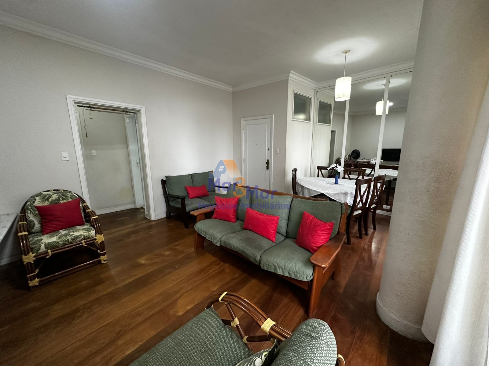 Apartamento na Praia das Pitangueiras, Guarujá - SP