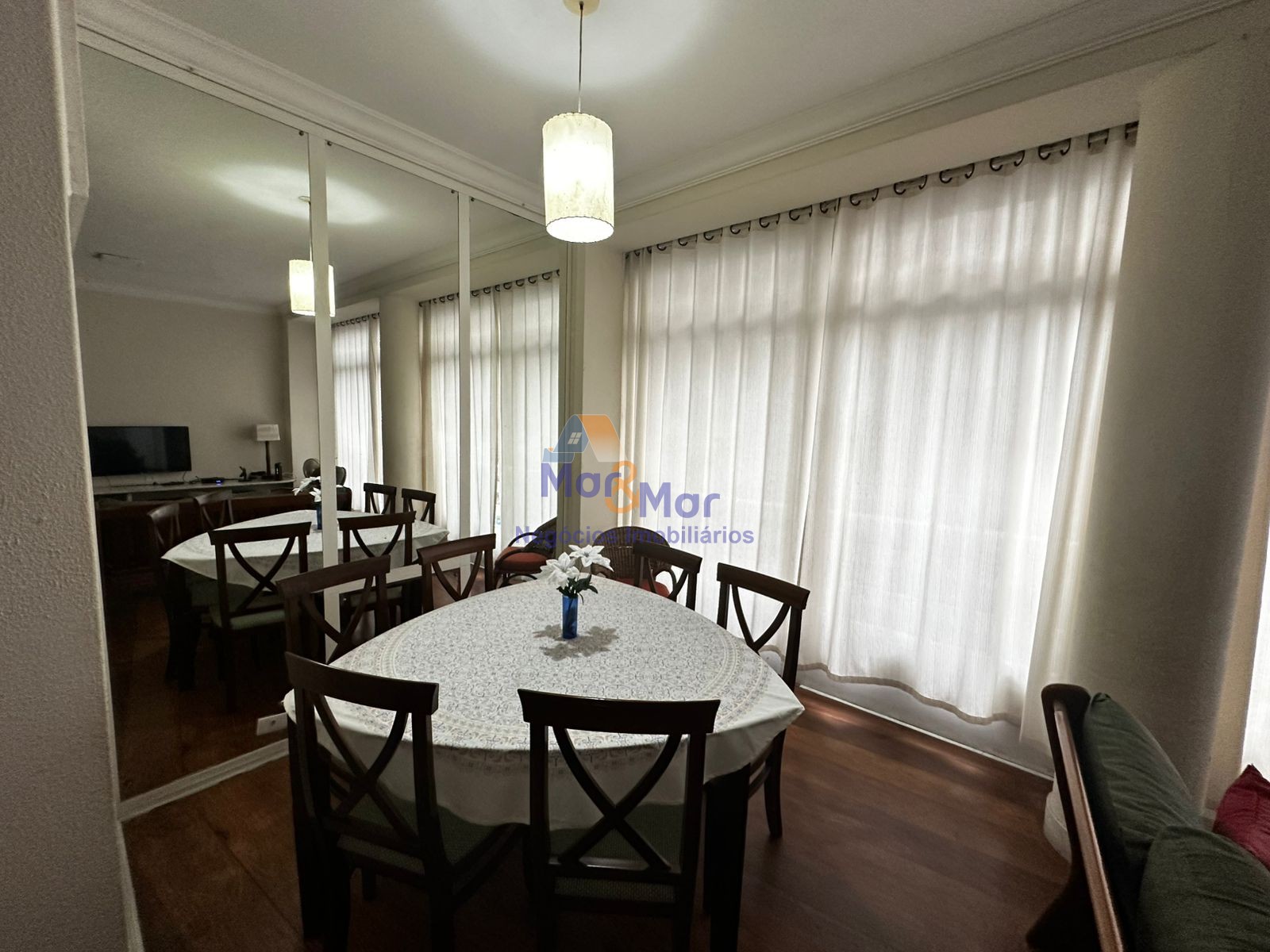 Apartamento na Praia das Pitangueiras, Guarujá - SP