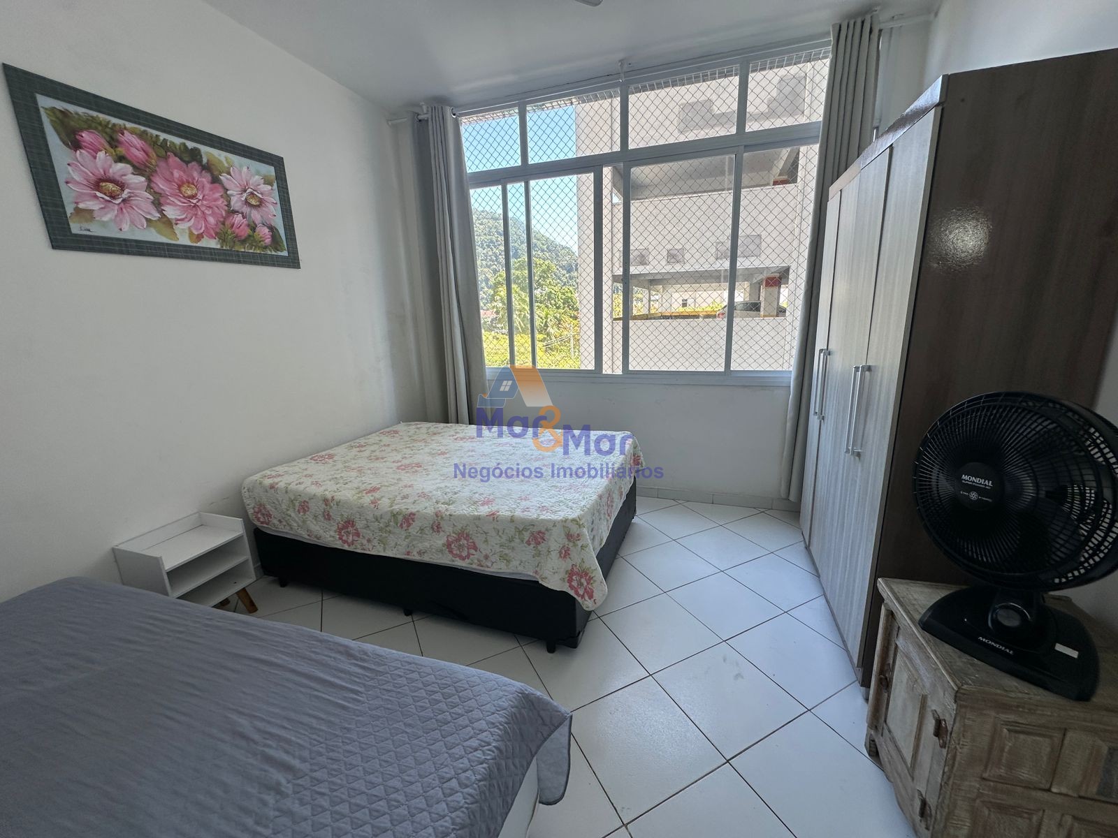Apartamento na Praia das Pitangueiras, Guarujá - SP