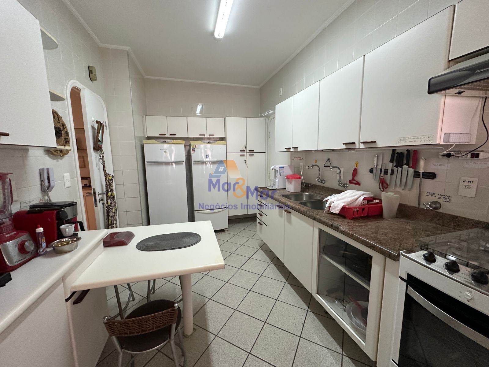 Apartamento na Praia das Pitangueiras, Guarujá - SP