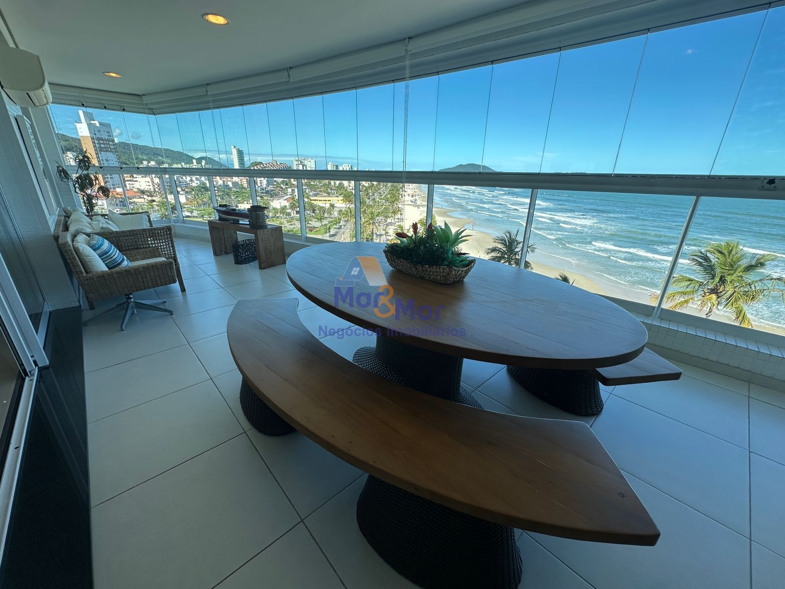 Apartamento Frente ao Mar, Praia da Enseada, Guarujá - SP
