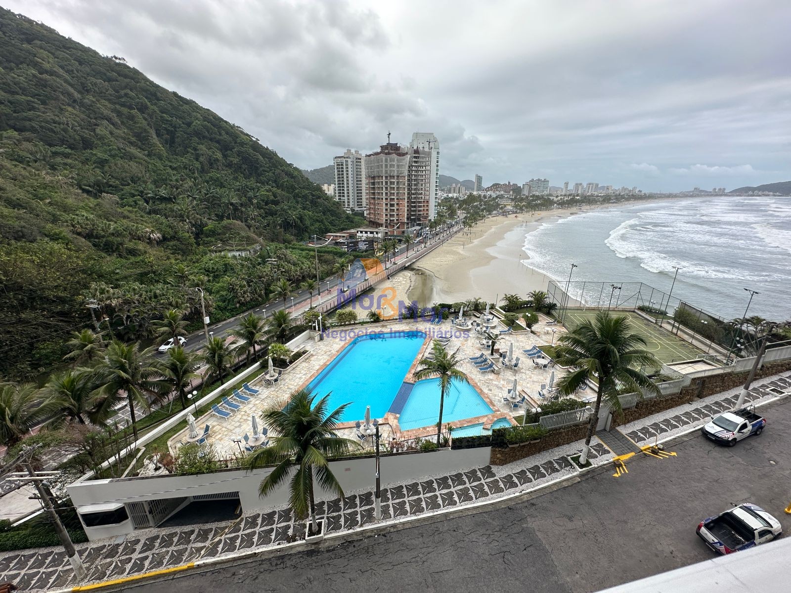 Apartamento Frente ao Mar nas Pitangueiras, Guarujá - SP