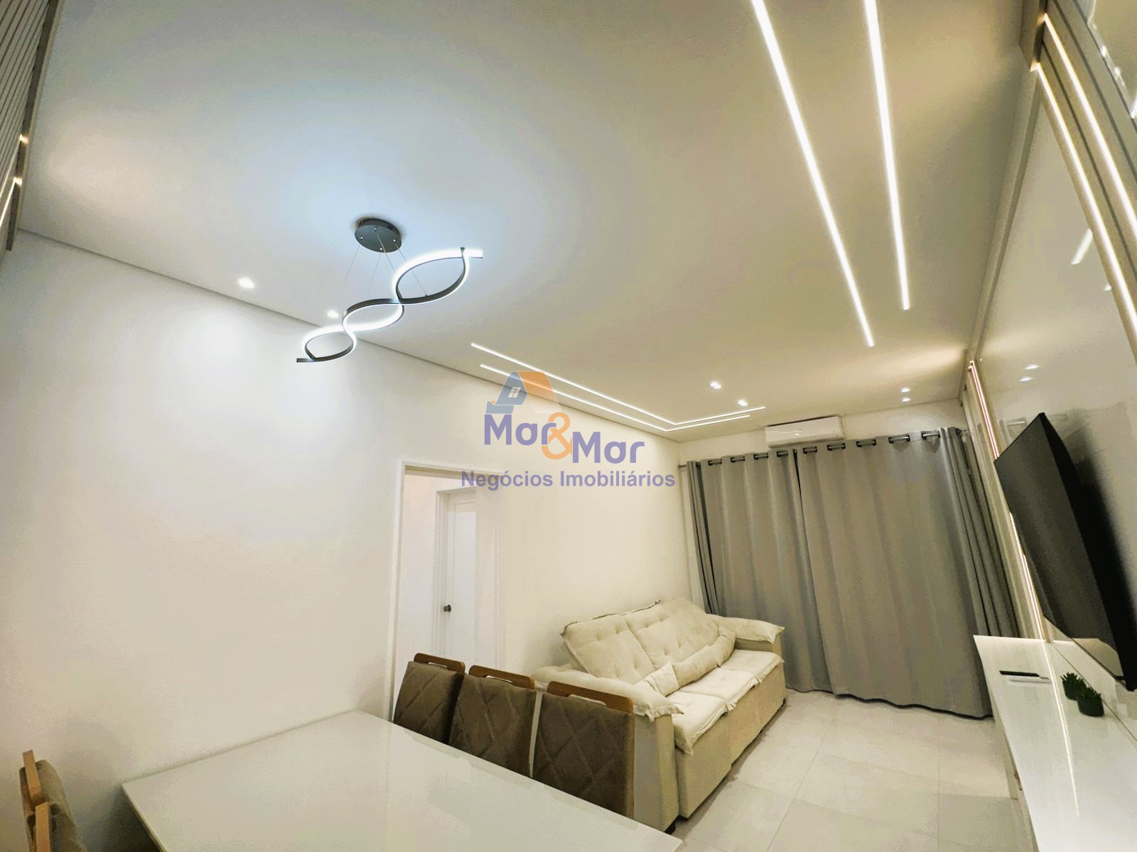 Apartamento na Praia das Pitangueiras, Guarujá - SP