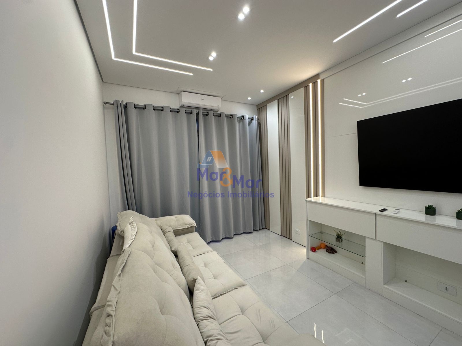 Apartamento na Praia das Pitangueiras, Guarujá - SP