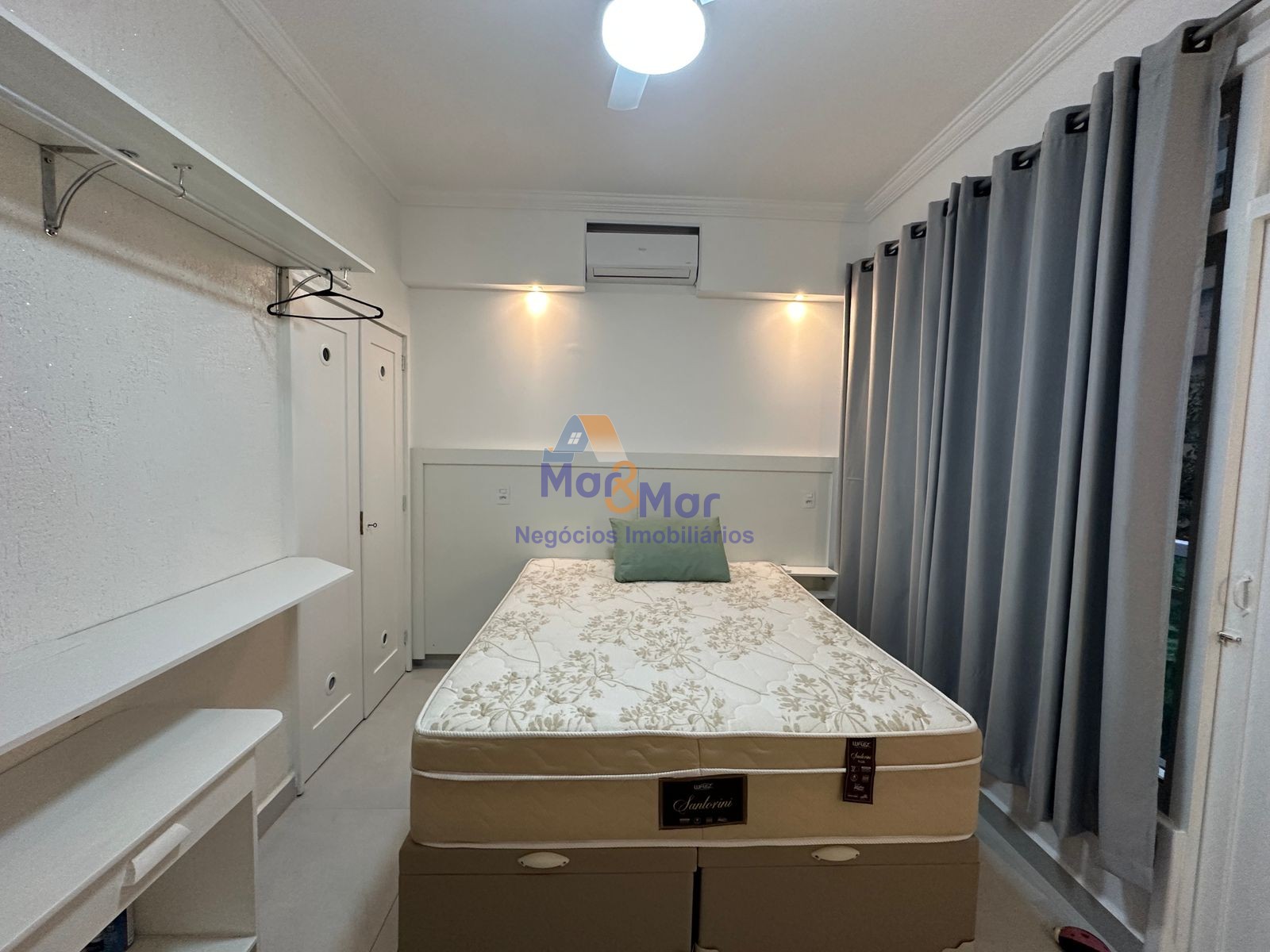 Apartamento na Praia das Pitangueiras, Guarujá - SP