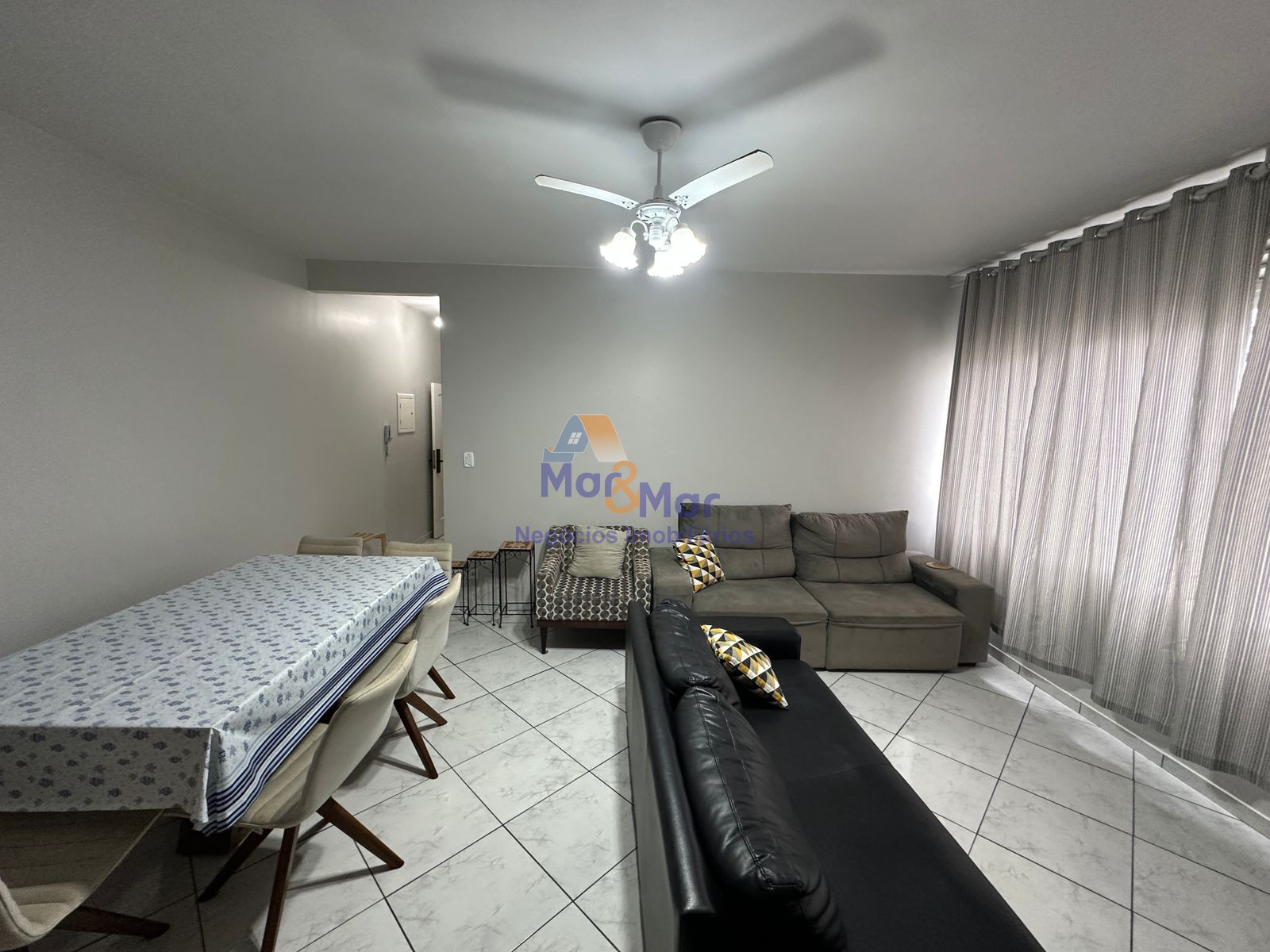 Apartamento na Praia das Pitangueiras, Guarujá - SP